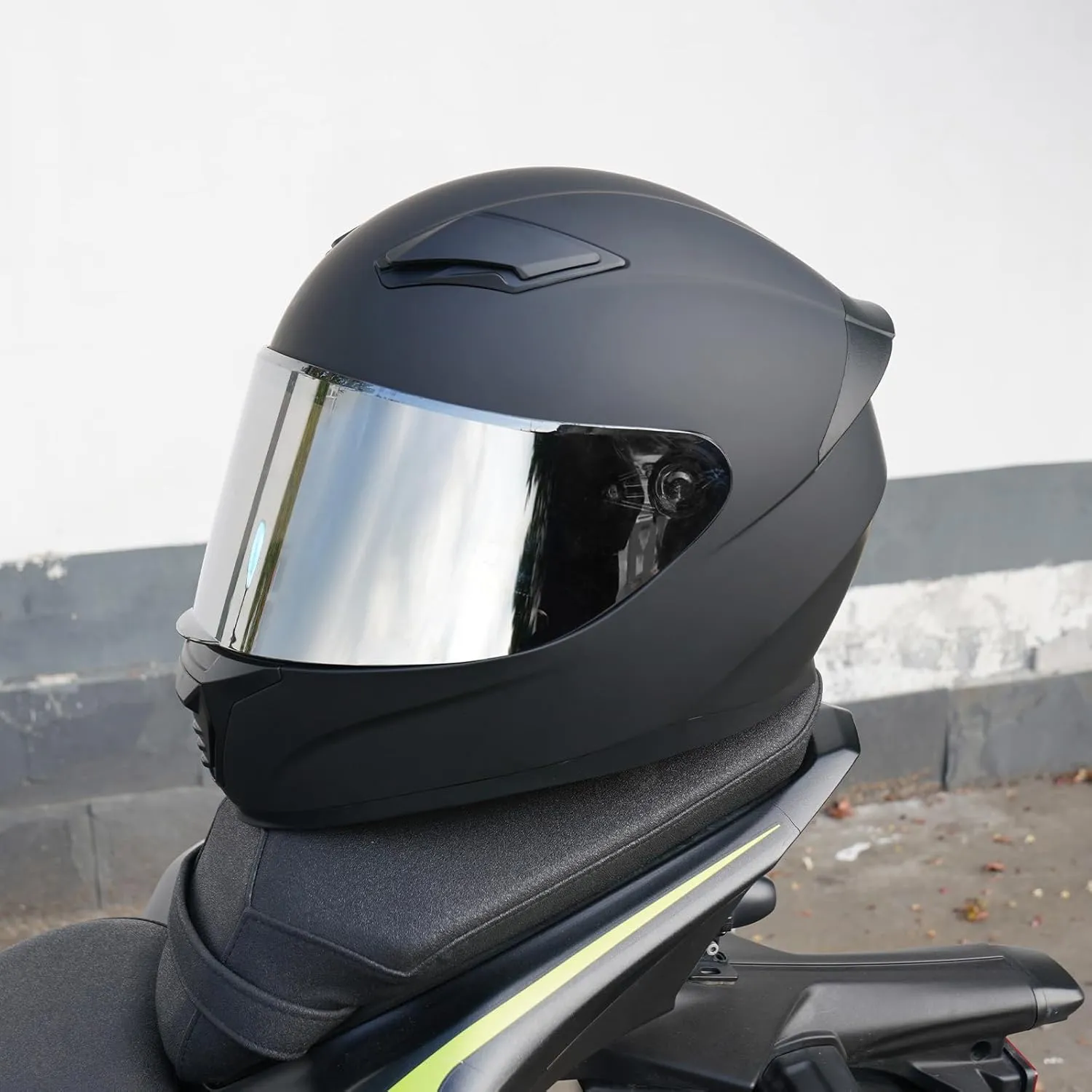 Full Face Helmet Black Motorcycle Motorbike Street Bike Racing Helmets for Adults WS-607 DOT Approved (with Chrome Silver, M)
