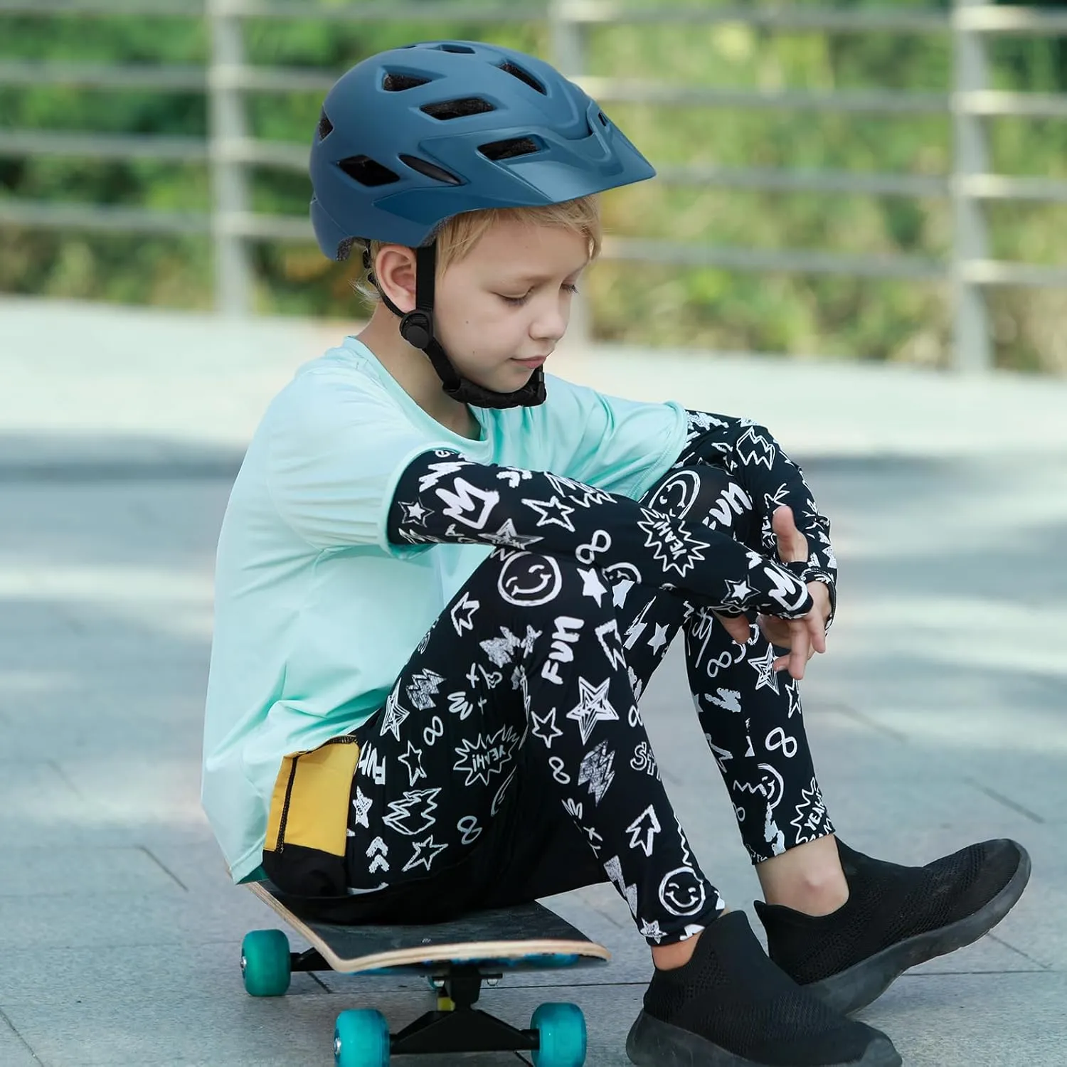 Kids Bike Helmet, Adjustable Youth Boys Girls Helmets for Ages 3-5-8-14 Years (50-57cm), Child Helmet with Visor and LED Light, Lightweight Multi-Sport Bicycle Scooter Skate Cycling Helmets