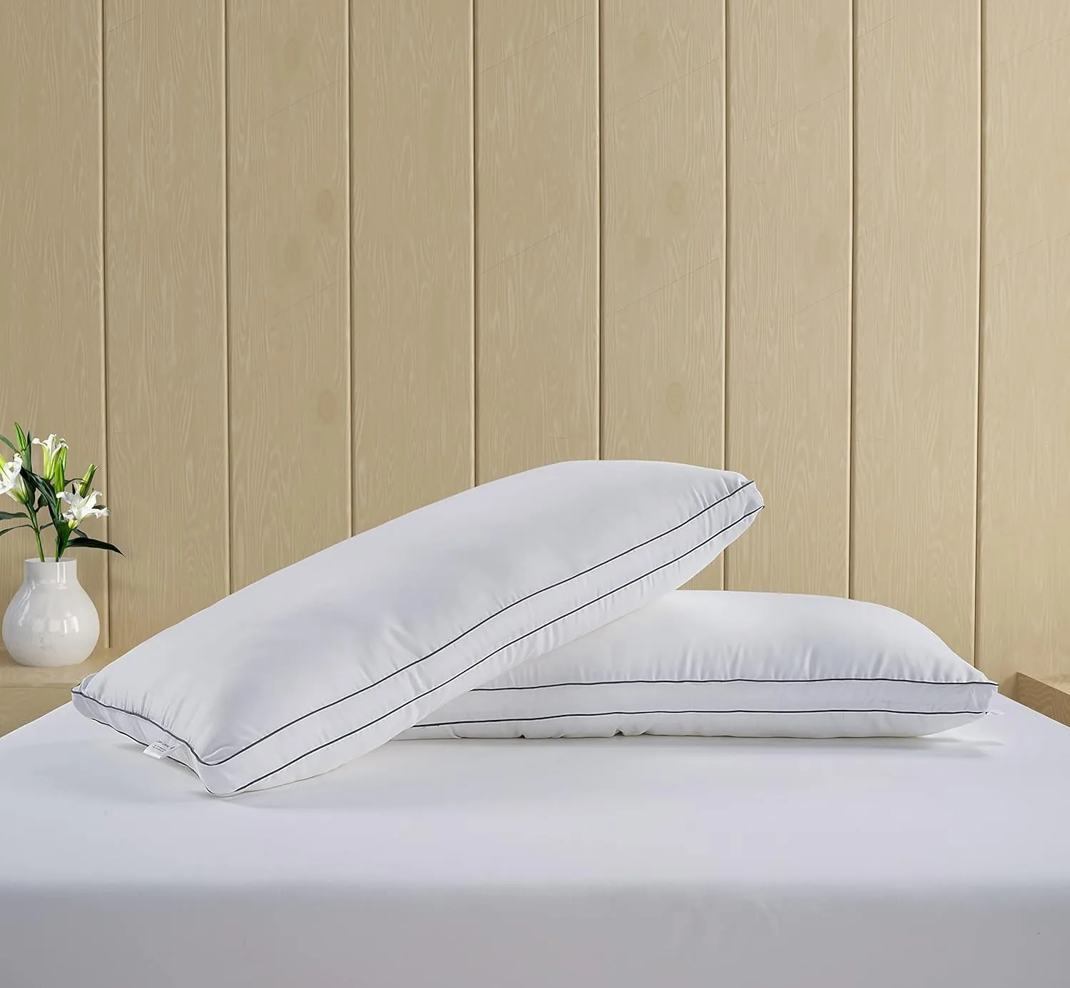 LANE LINEN Pillows Standard Size Set of 4 (20"x26") - Soft Gusseted Bed Pillow for Back, Stomach or Side Sleepers - Hotel Quality Down Alternative Standard Pillows Pack of 4 - White