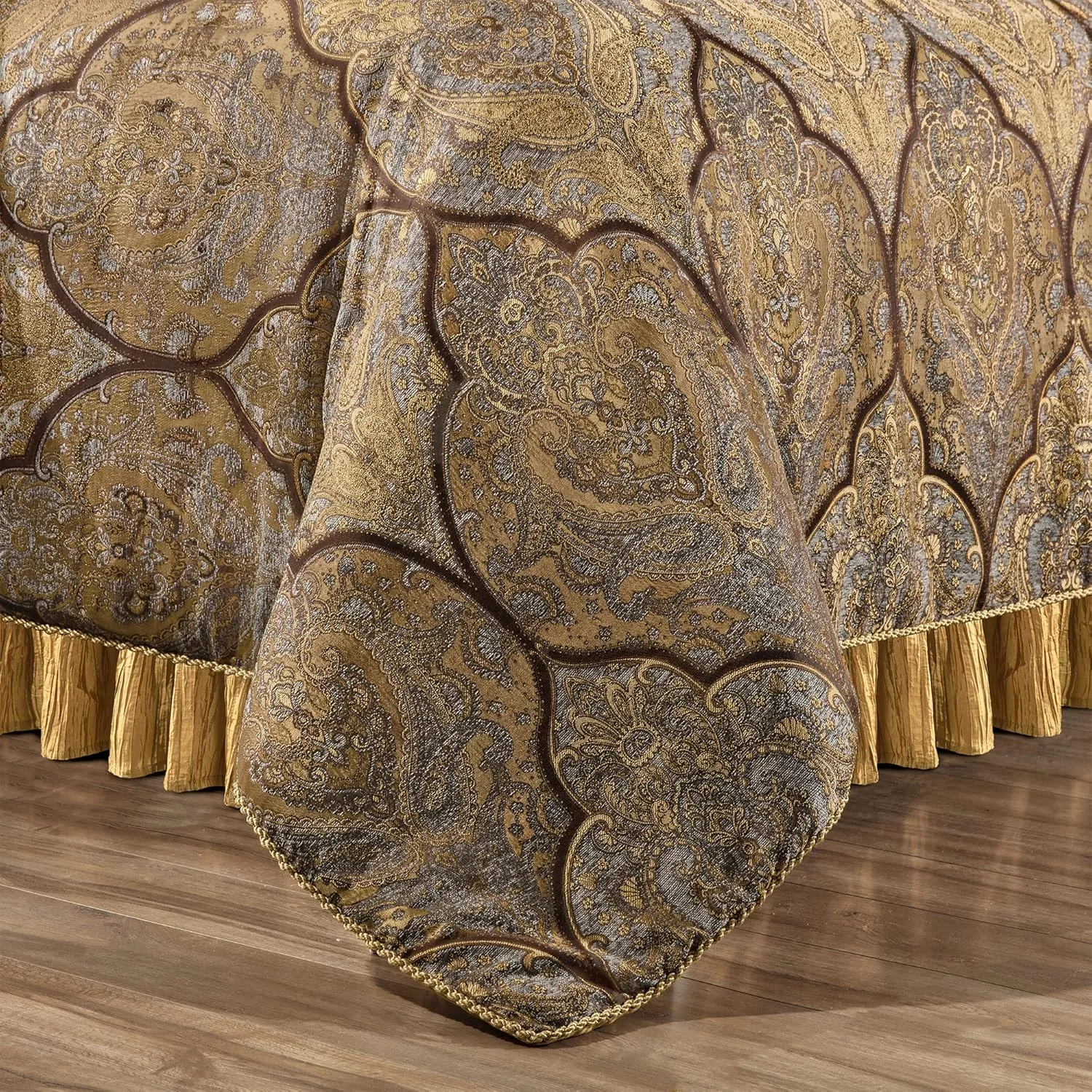 Loom and Mill Jacquard Comforter Set-9 Piece, Luxury Classic Antique Comforter Set King, Ultra Soft Damask Bedding with Euro Shams, Bedskirt, Filled Decorative Pillows(Cambridge, King),Bronze Gold