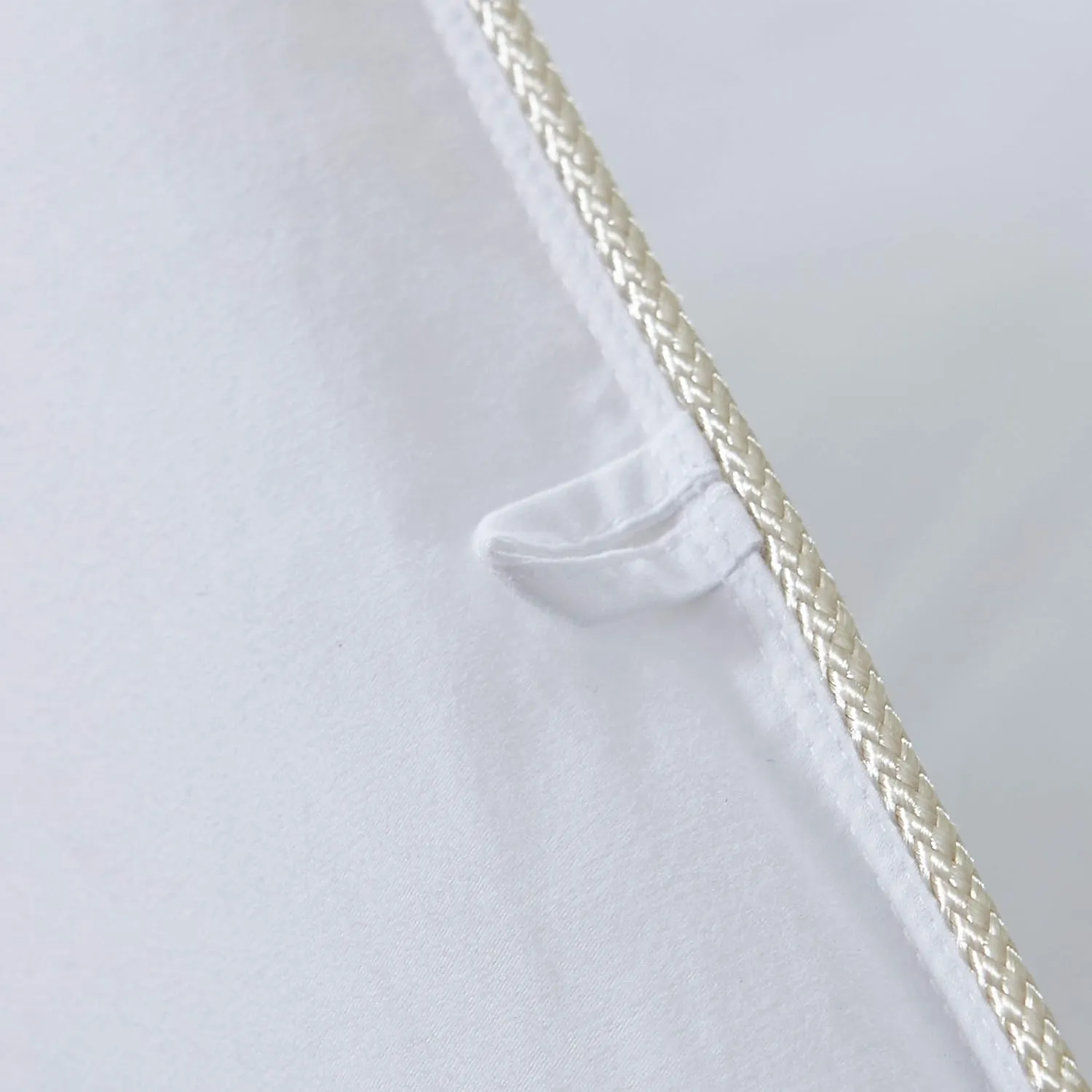 Luxurious All-Season Goose Down Feather Fiber Comforter King Size Duvet Insert, Premium White Solid Plain Design, Premium Baffle Box, 100% Egyptian Cotton, 80 oz Fill Weight