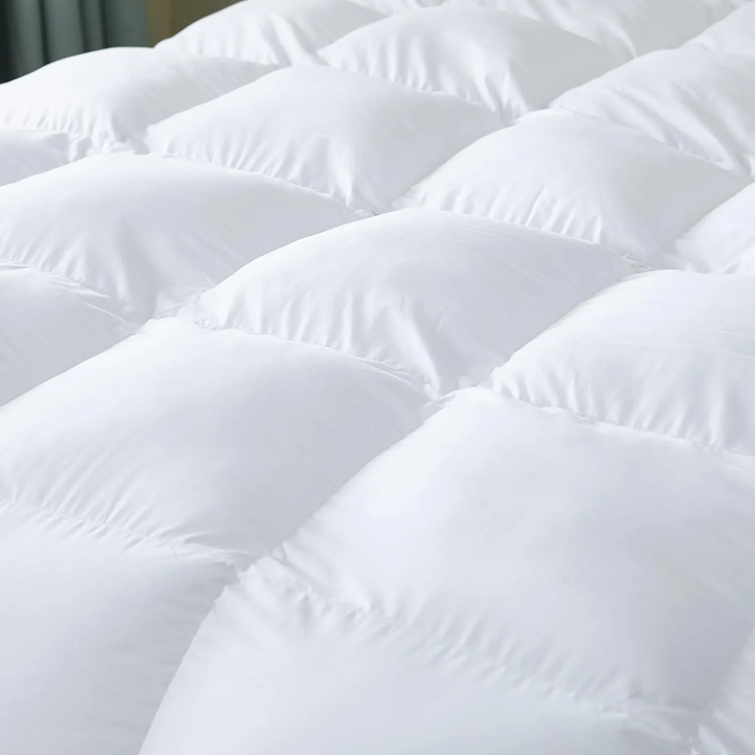 Luxurious White Solid Heavy Weight, King Size Goose Feathers Down Comforter for Winter Weather Duvet Insert, Premium Baffle Box, 100% Egyptian Cotton Cover, 70 oz. Fill Weight