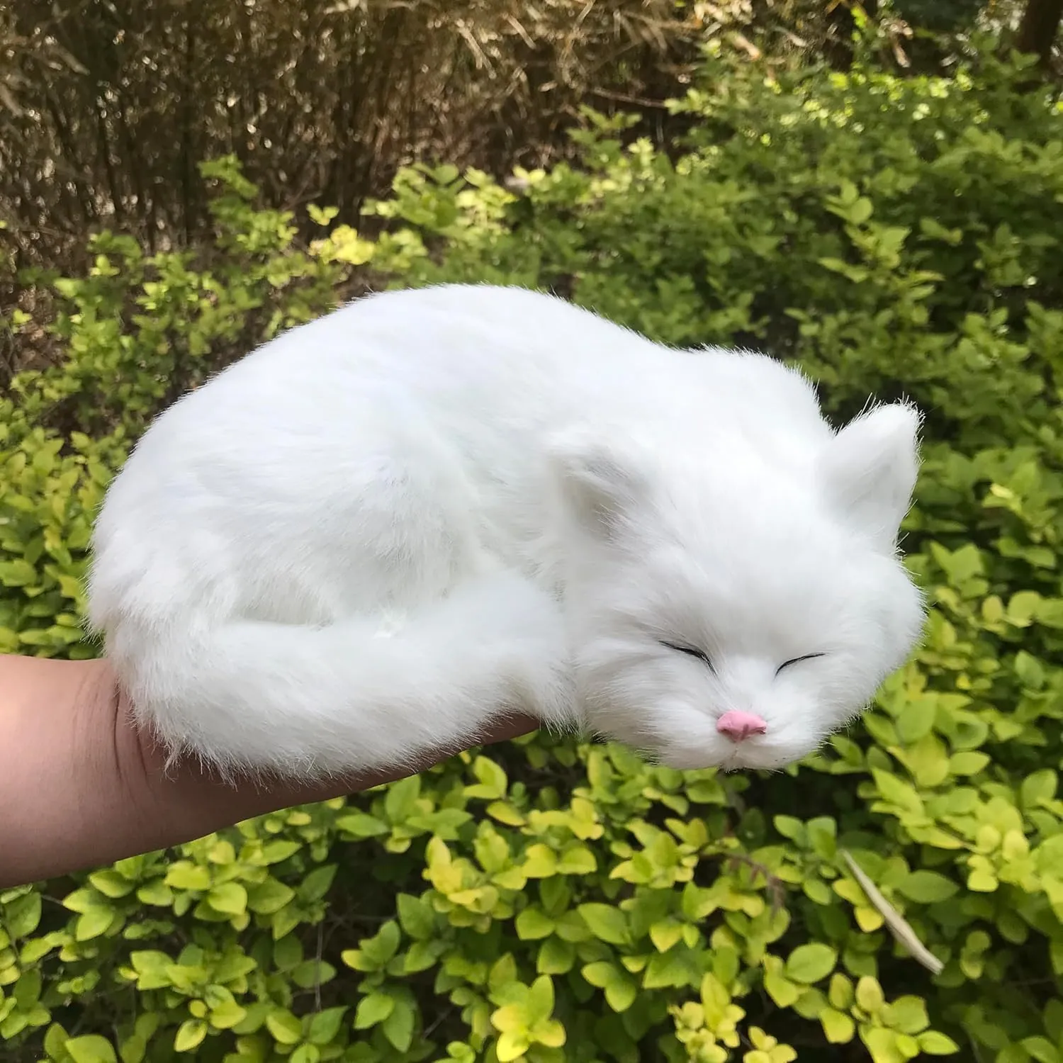 Realistic Furry Sleeping Cat Figurine Simulation Kitty Lifelike Kitten Home Office Shelf Decorative Statue, Synthetic Fur Pet Replica (White)
